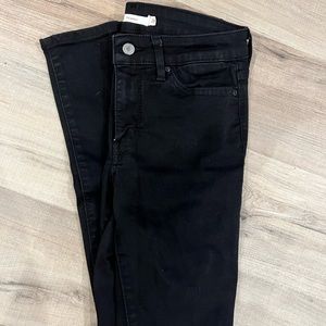NEW, Levi’s 711 skinny jean, size 28